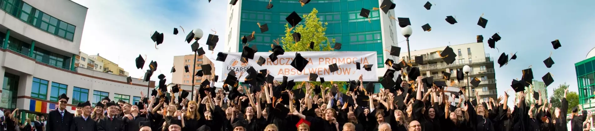 جامعة لازارسكي في بولندا
