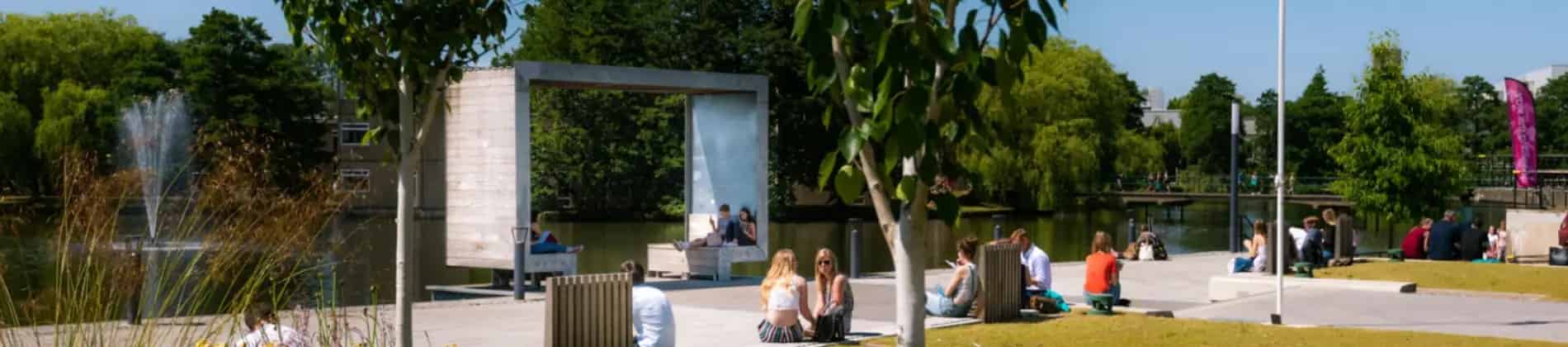 البكالوريوس (مع مرتبة الشرف) في الفيزياء مع الفيزياء الفلكية (مع سنة في الخارج)