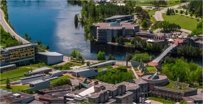 منح القبول في البكالوريا الدولية