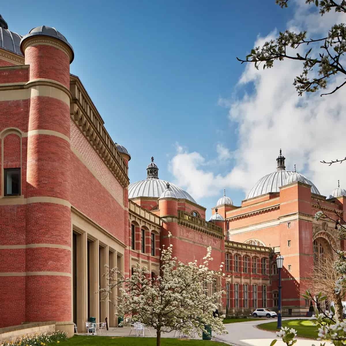 منح التميز للسنة الأولى الجامعية