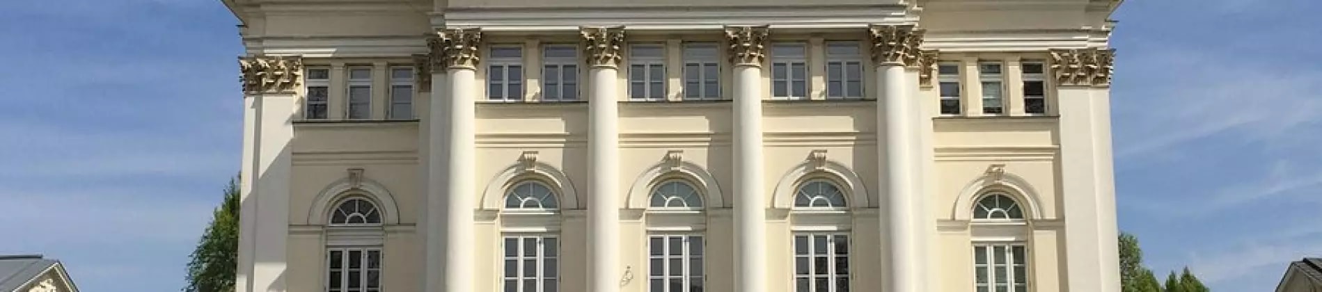 جامعة وارسو في بولندا