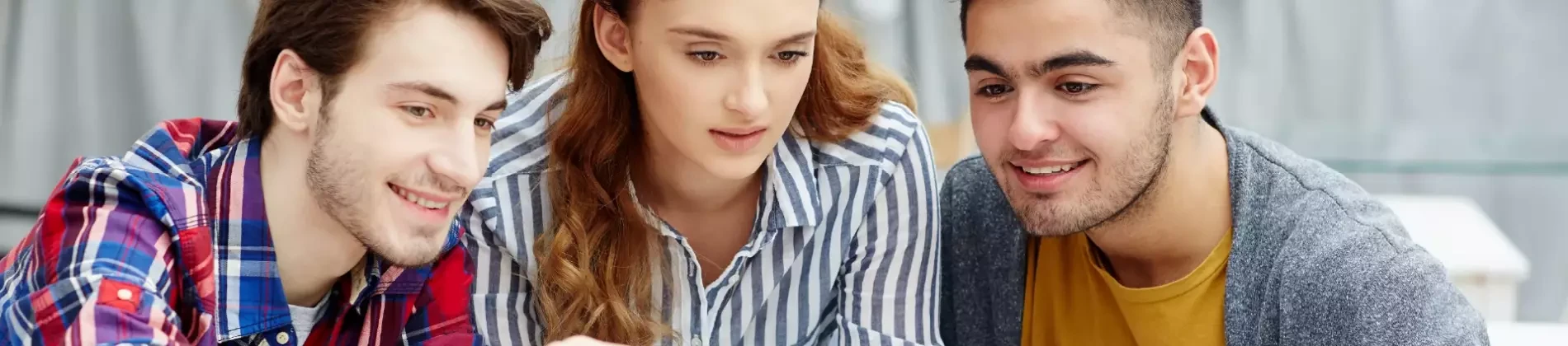 دراسة اللغة الإنجليزية في الخارج: دليل شامل لعام 2026