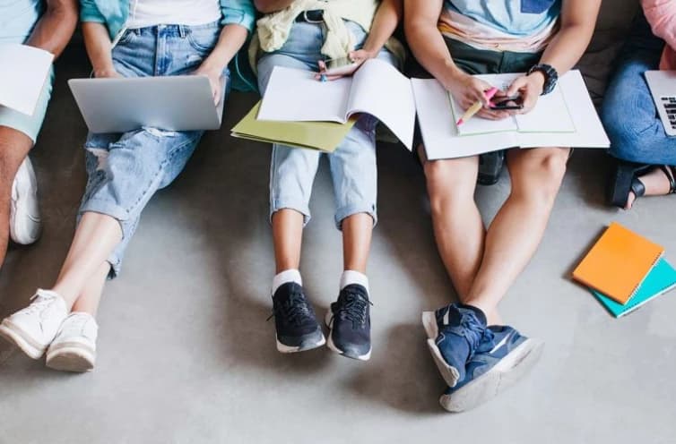 Student visa & health insurance to Australia Student visa & health insurance to Australia