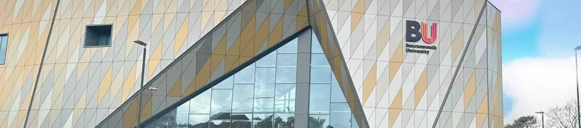 بكالوريوس (مع مرتبة الشرف) الأعمال والإدارة (الاقتصاد)