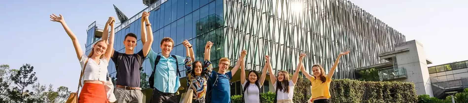 بكالوريوس اقتصاديات الممتلكات/بكالوريوس القوانين (مرتبة الشرف)