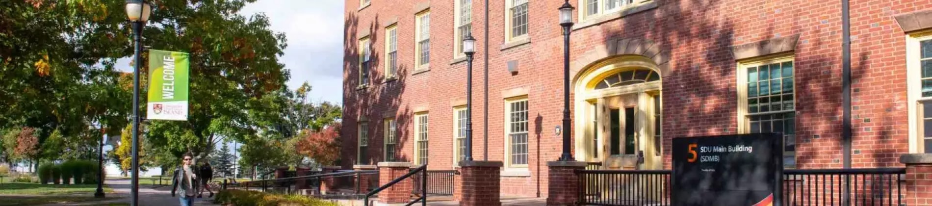 جامعة جزيرة الأمير إدوارد في كندا